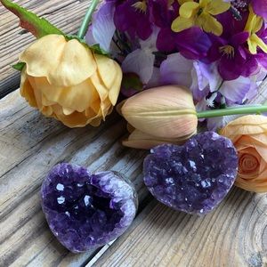 ONE High Quality Amethyst Crystal Heart Cluster